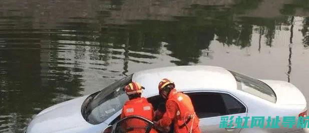 车辆穿越水坑时是否容易进水？关于发动机进水风险探讨 (车辆穿越水坑怎么处理)