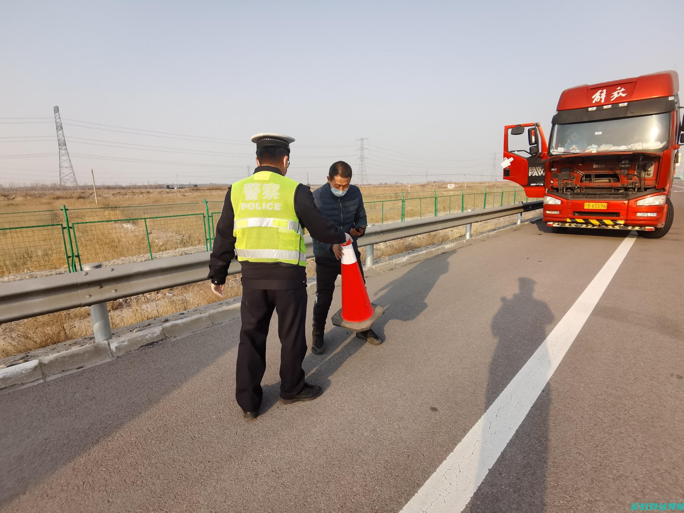 车辆故障警示——发动机过热，司机请注意！ (车辆故障警示牌放在多少米)